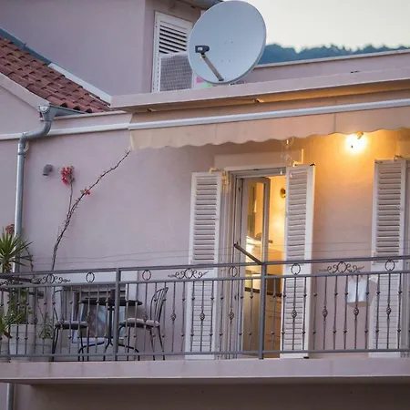 Apartments Frenkie Komiza Exterior photo