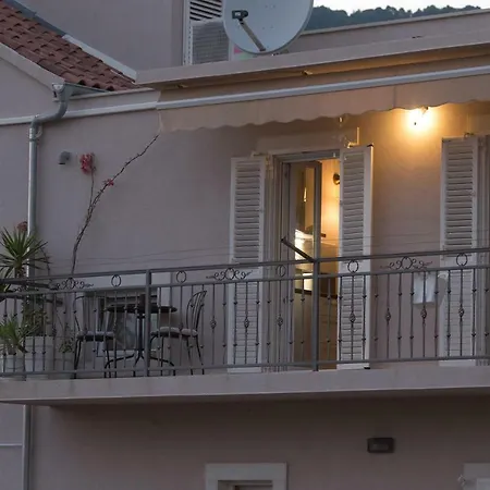Apartments Frenkie Komiza Exterior photo